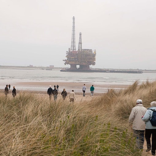 Spectators watching Brent Delta coming to shore