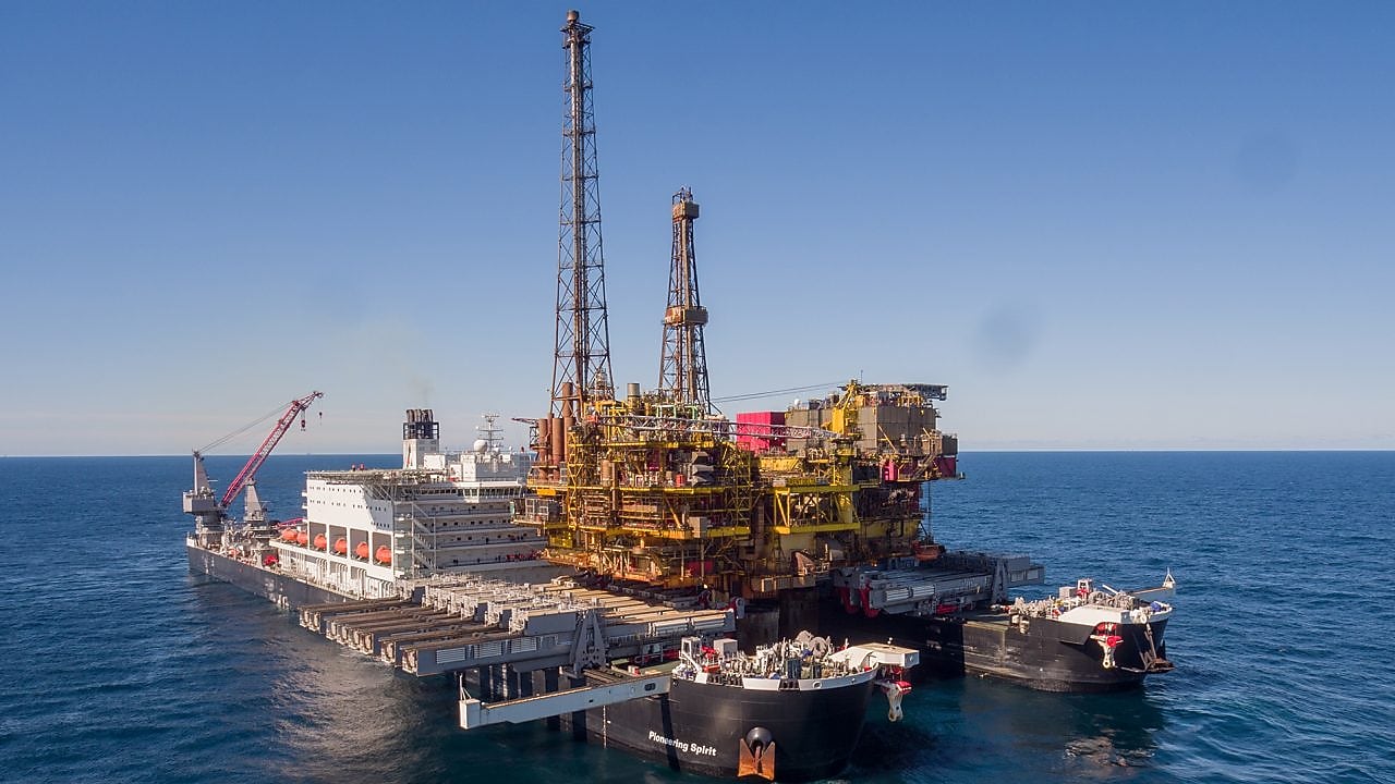 08 Fast lift of the Delta topsides