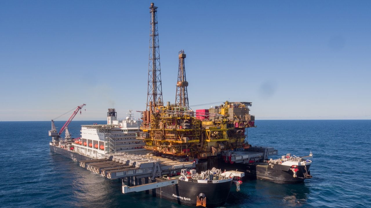 08 Fast lift of the Delta topsides