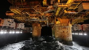 Pioneering Spirit moving-in around the Delta topsides (Closer view)