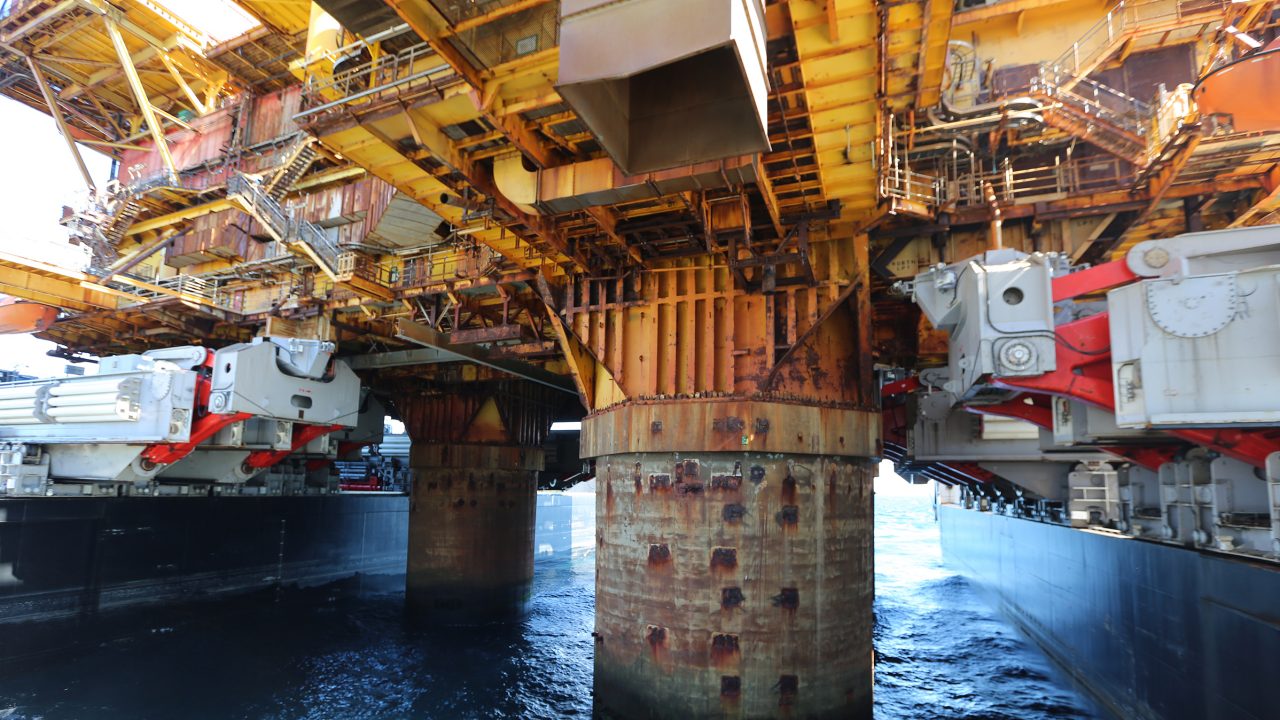 All yokes connected, pre-tensioning and deballasting