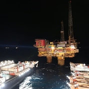Pioneering Spirit moving-in around the Delta topsides