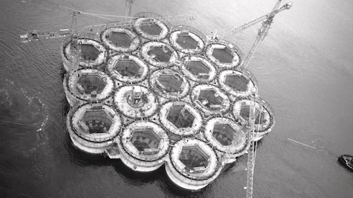 Brent GBS during construction in 1975