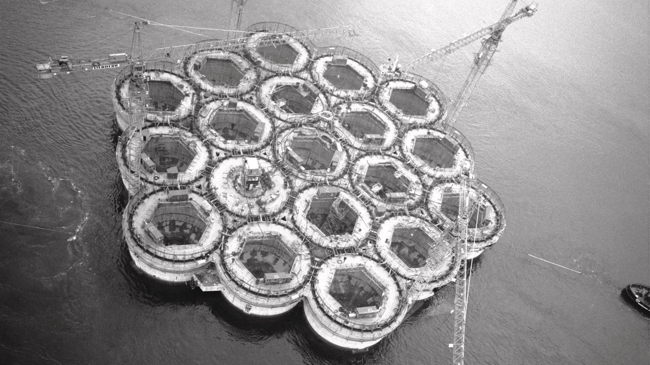 Commissioning of the Brent Bravo structure in Norway in 1976