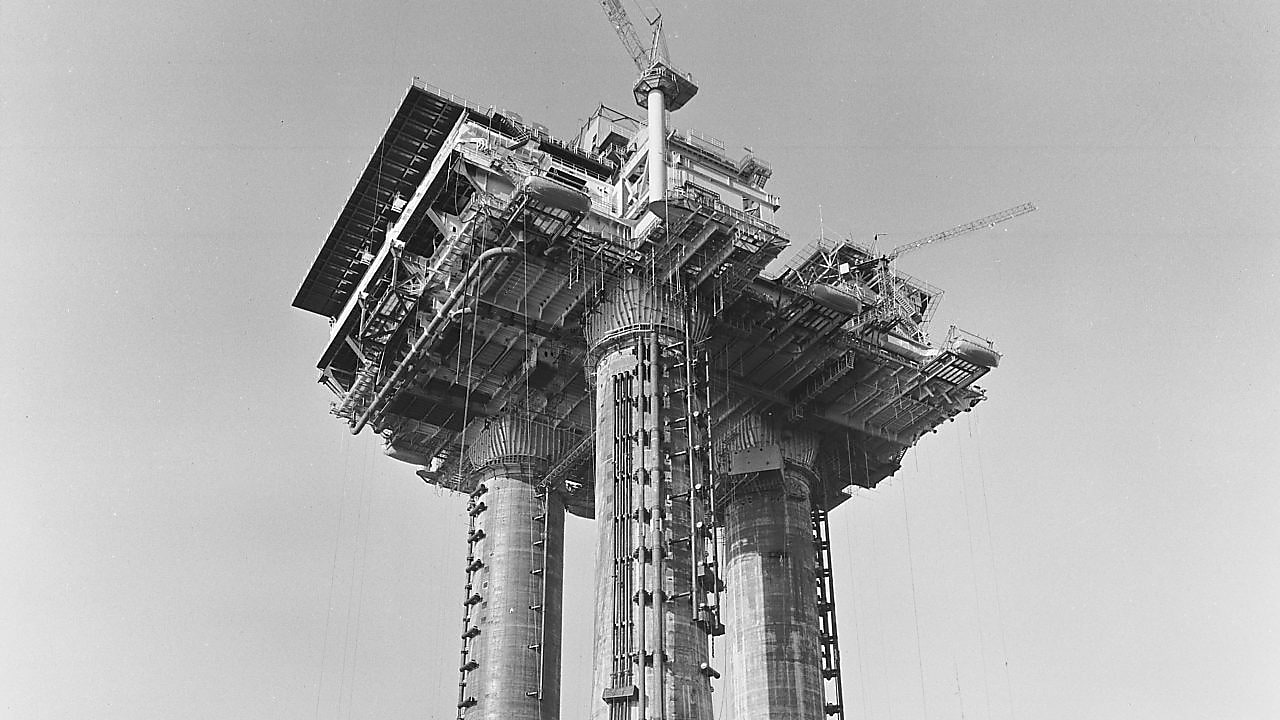 The scale of the Brent Bravo platform in Stavanger (1975)