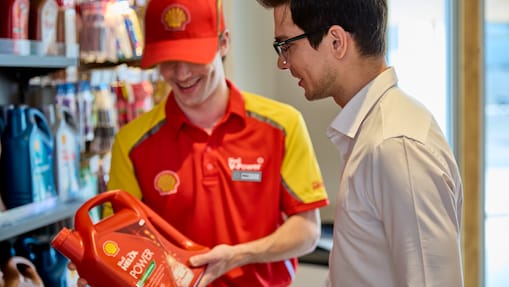 Image of Shell Helix being poured into an engine.