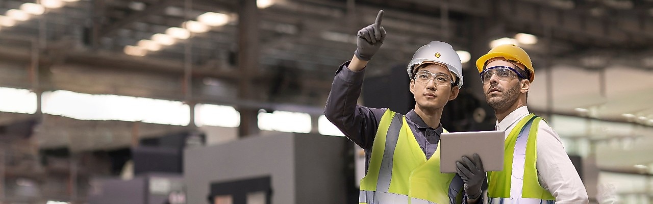 Shell Lubricant Expert helping a facility manager optimise operations