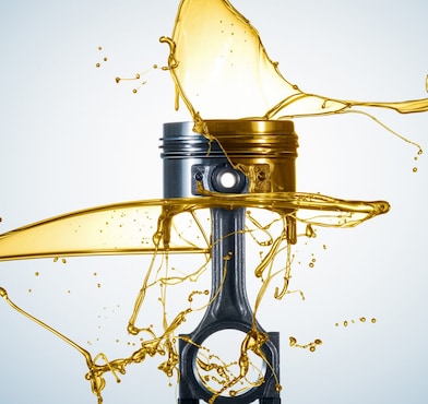 Piston and connecting rod are thrown with oil