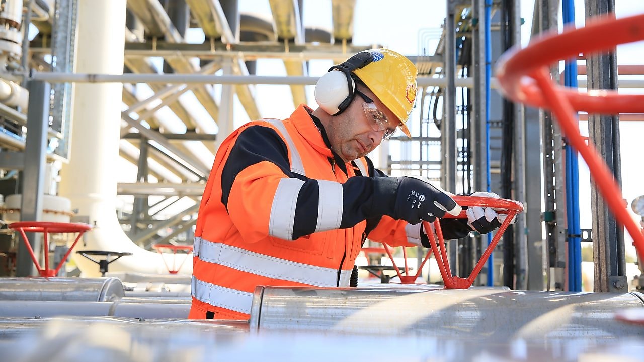 Shell engineer working at the gas plant
