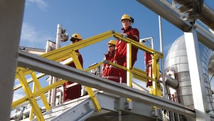 Employees working on gas field