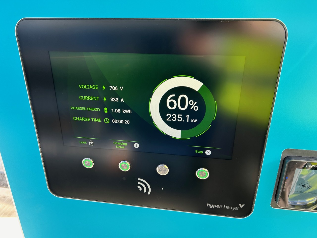 Digital display of the kilowatt power going into a truck