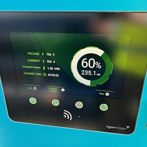 Digital display of the kilowatt power going into a truck