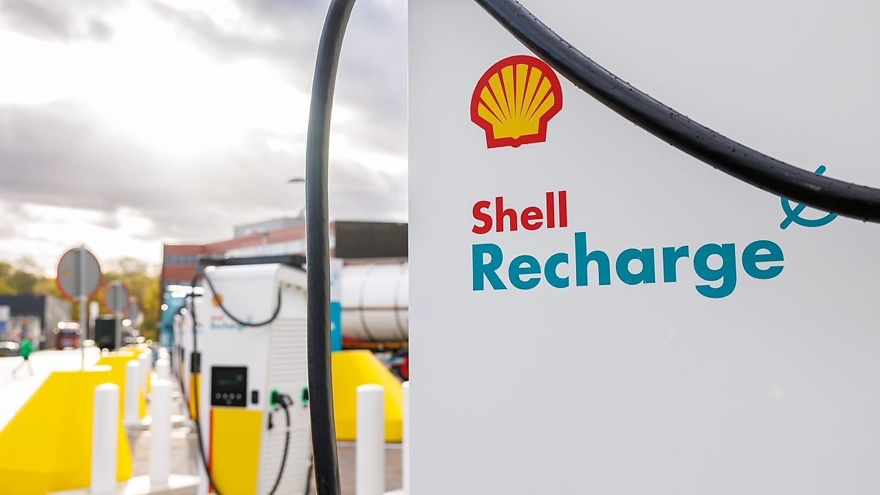 Shell Recharge electric vehicle charging station, background shows multiple charging units