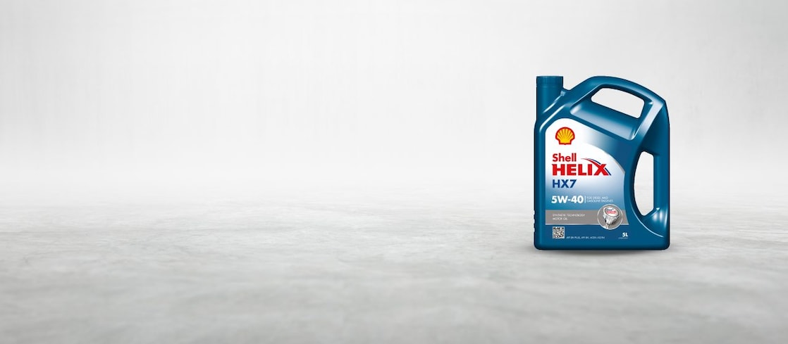 This is an image of the Shell Helix HX7 ECT 5W-40, 4 litre lubricant container