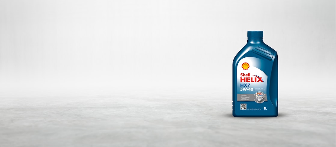 This is an image of the Shell Helix HX7 ECT 5W-40, 4 litre lubricant container