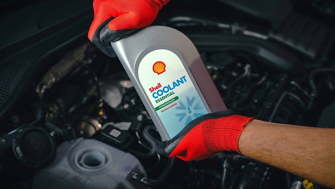 Opening Shell Coolant bottle front of an engine