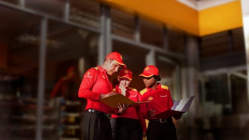 3 Shell employees discussing
