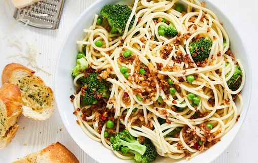 Image of spagetti with brocolli and herbs