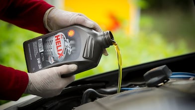 Pouring of Shell Helix Ultra into an engine