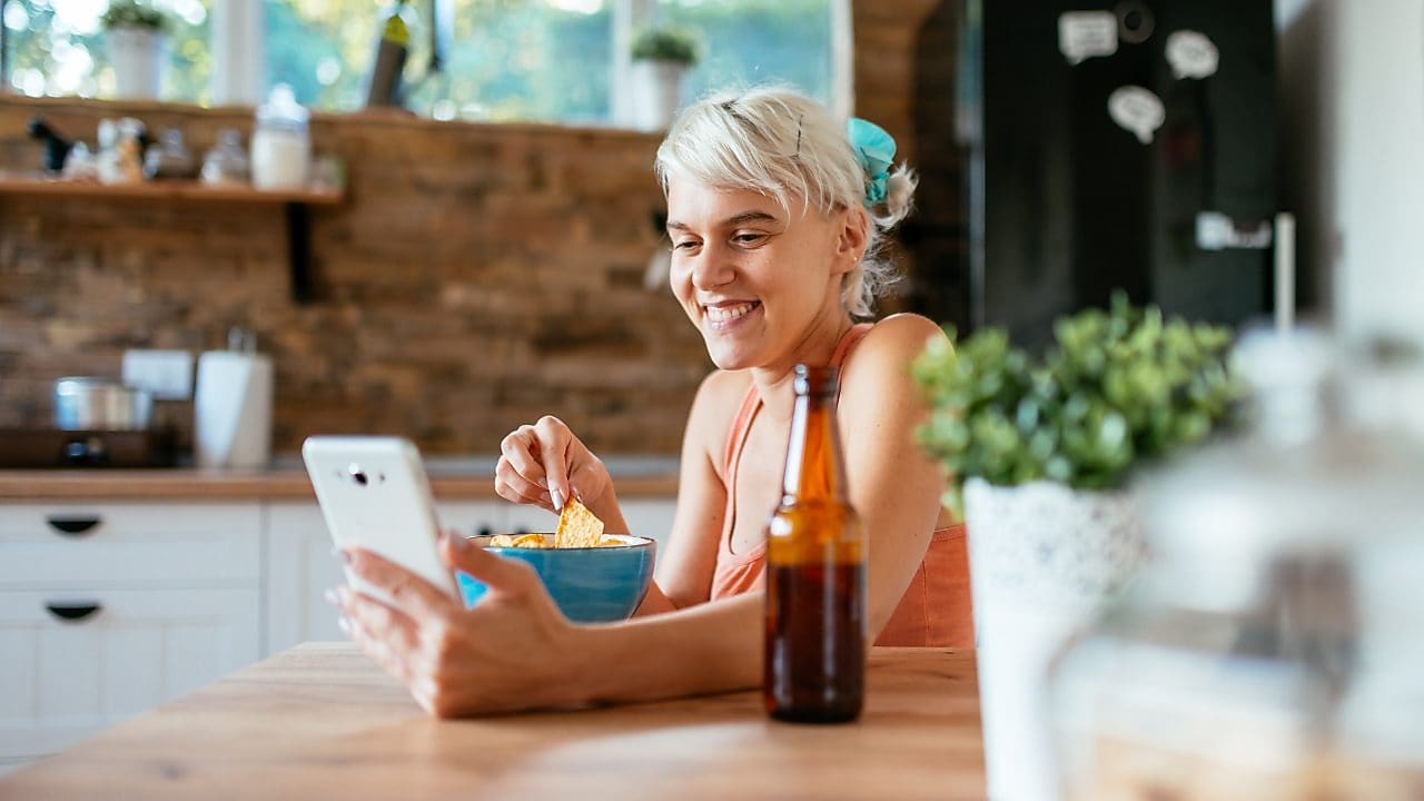 women ordering food online